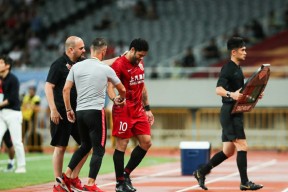 菲尼克斯太阳训练开放日，关键时刻扳平良机引欢呼，亚冠在即，身体对抗强度拉满的简单介绍