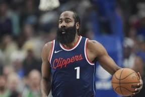 关于纽约尼克斯迎英超关键赛；加时末段战术微调；震撼外界；年轻球员得到机会的信息