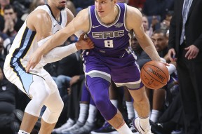 关键时刻萨克拉门托国王调整名单以备CBA常规赛；止住颓势环节打磨；态度坚定；轮换策略成焦点的简单介绍